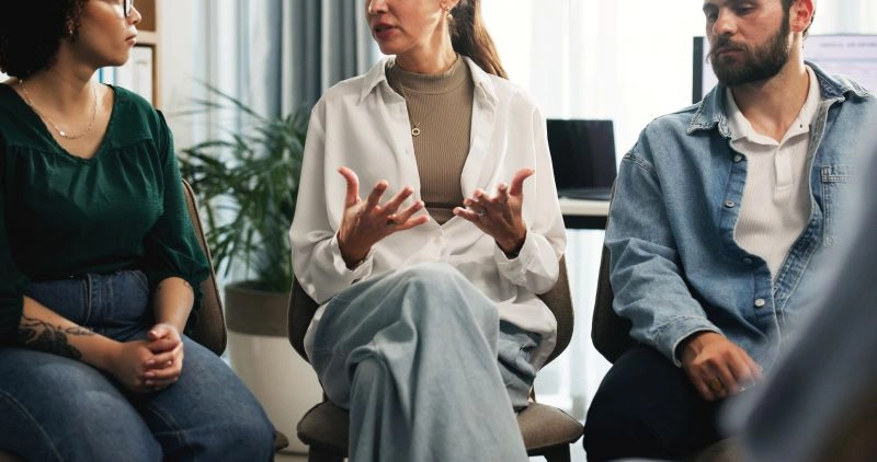 Psychotherapy vs counseling session: A group discussion focused on emotional support and healing, comparing counseling and psychotherapy approaches