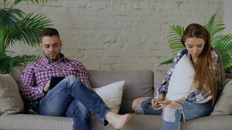 Couple sitting apart and reflecting on emotional changes related to bipolar 1 vs bipolar 2